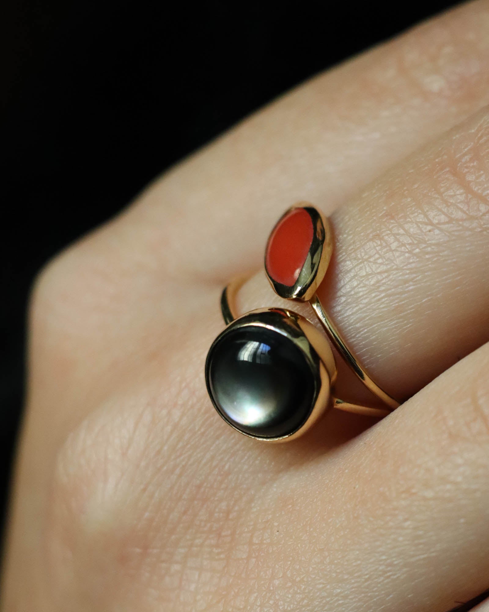 Mother-of-Pearl and Onyx Ring
