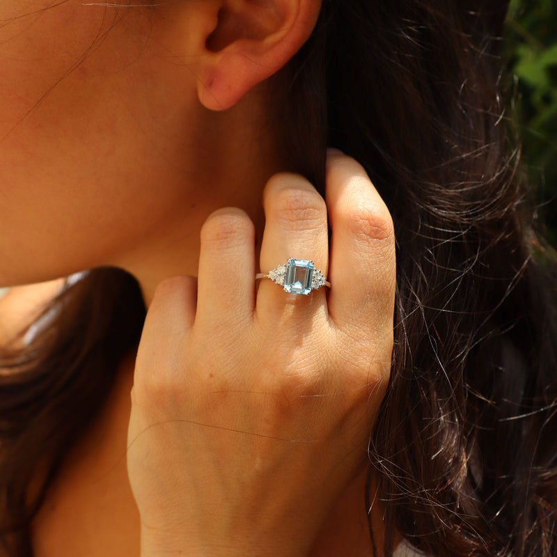 Aquamarine and Diamonds Ring