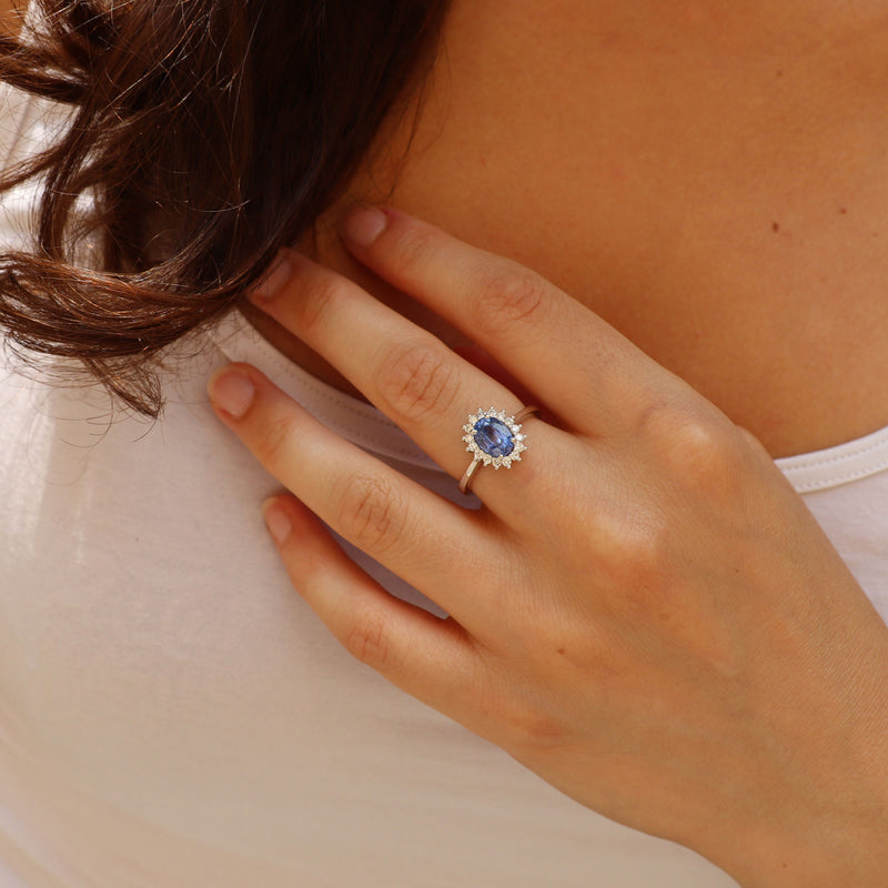 Anello Zaffiro Blu con Cornice