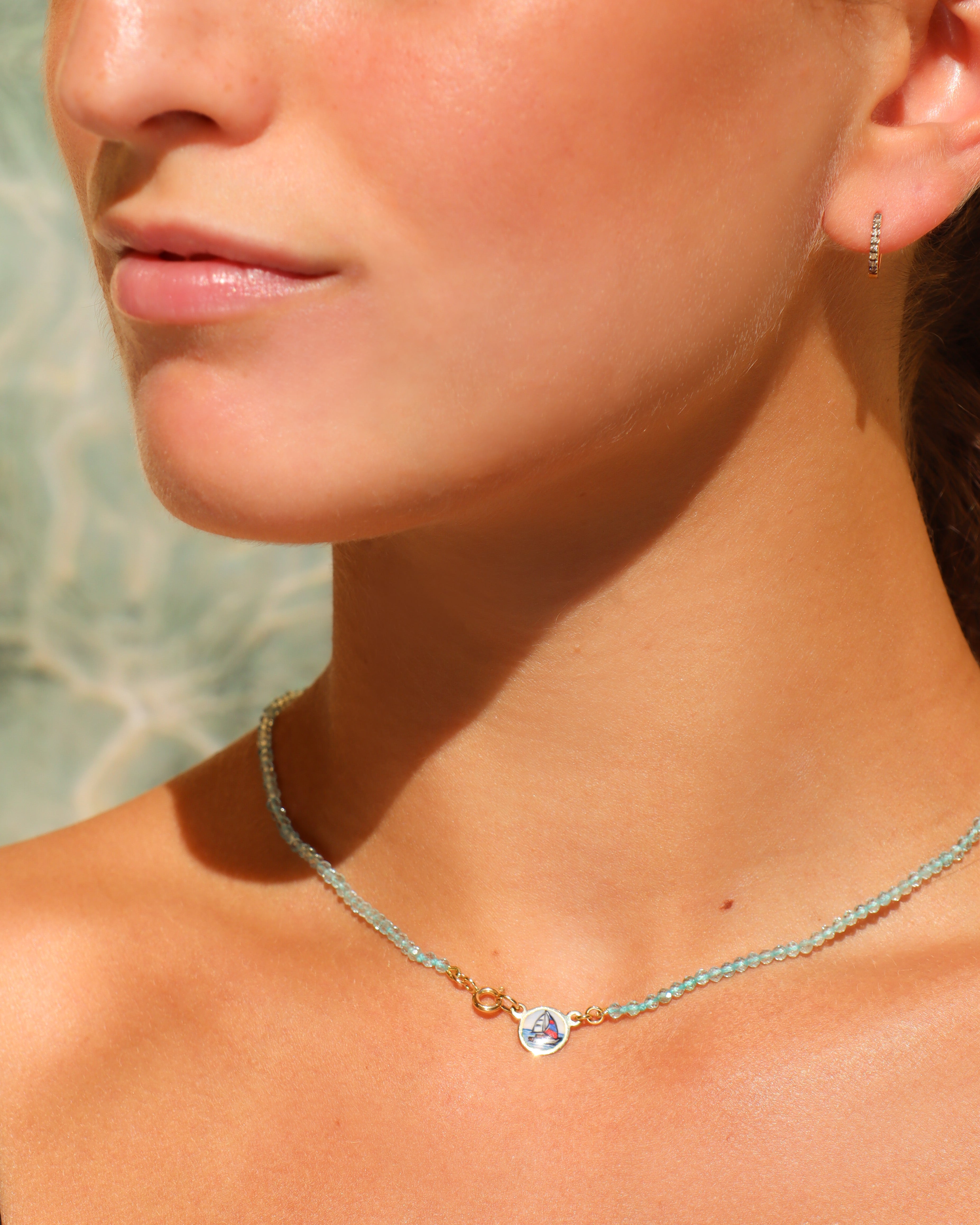 Coloris Necklace Sailboat in Clear Blue