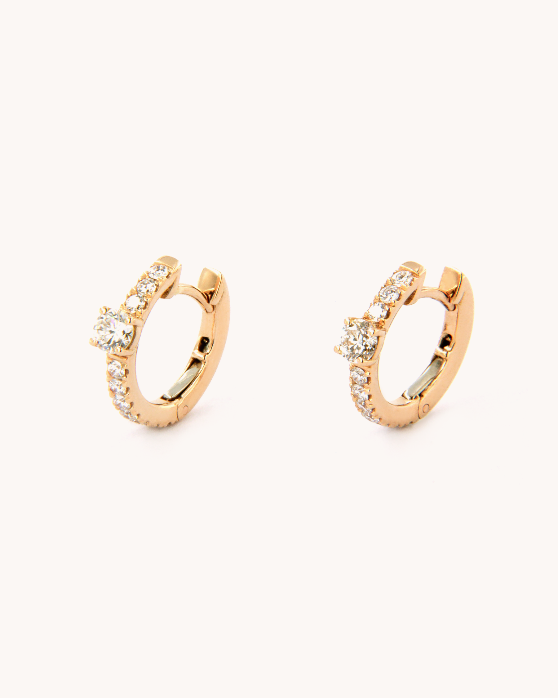 Orecchini a cerchio in oro rosa 18 carati con diamanti