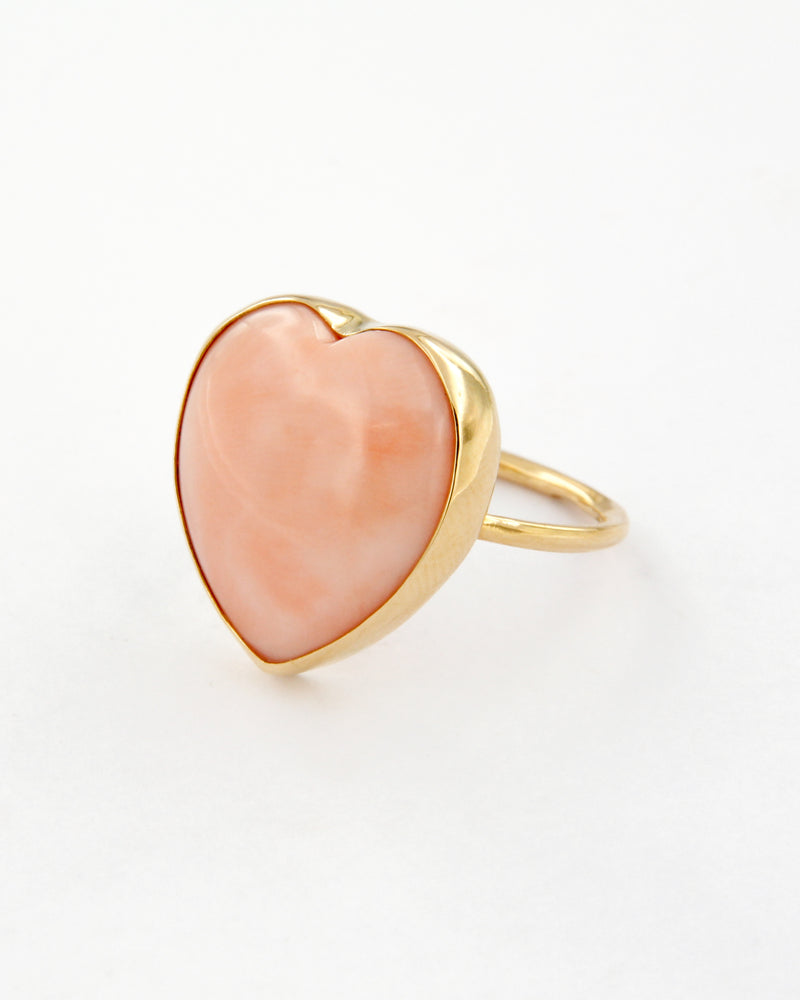 Anello a Filo Cuore di Corallo Rosa