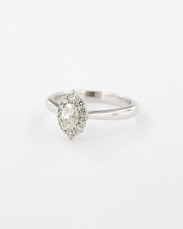 Anello Diamante Taglio Marquise con Cornice