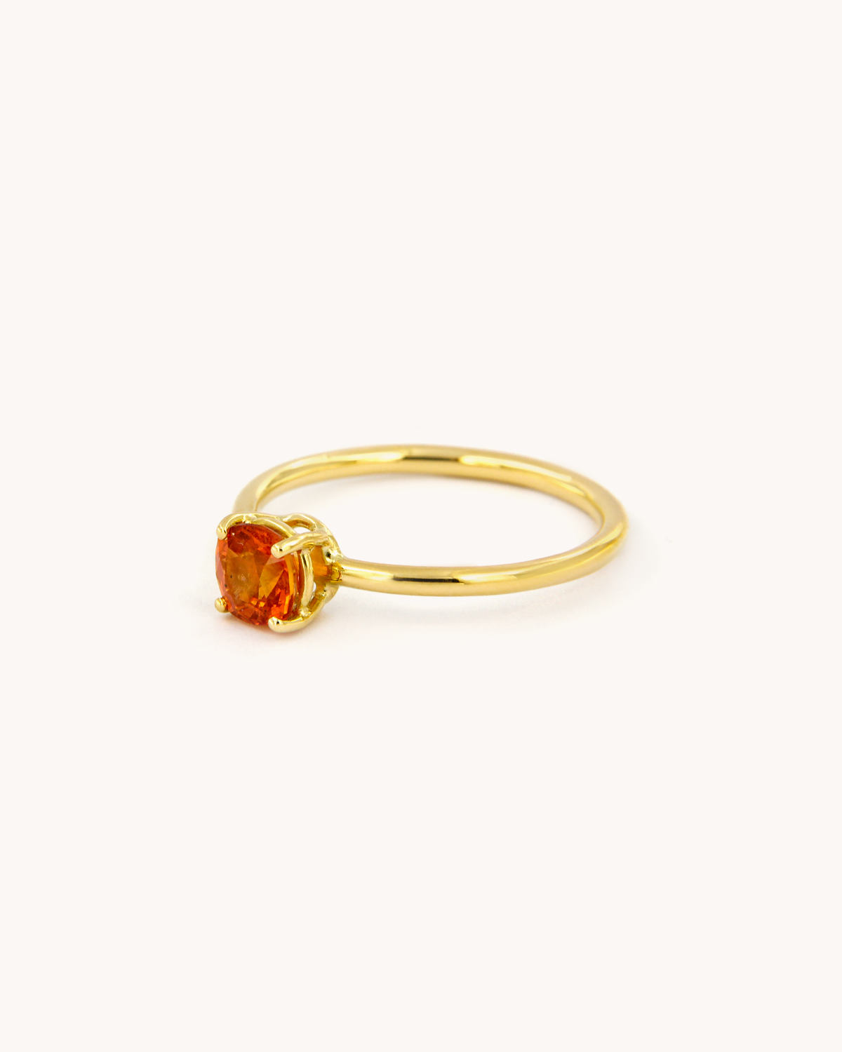 Anello Filo di Zaffiro in oro giallo 18 carati con zaffiro orange