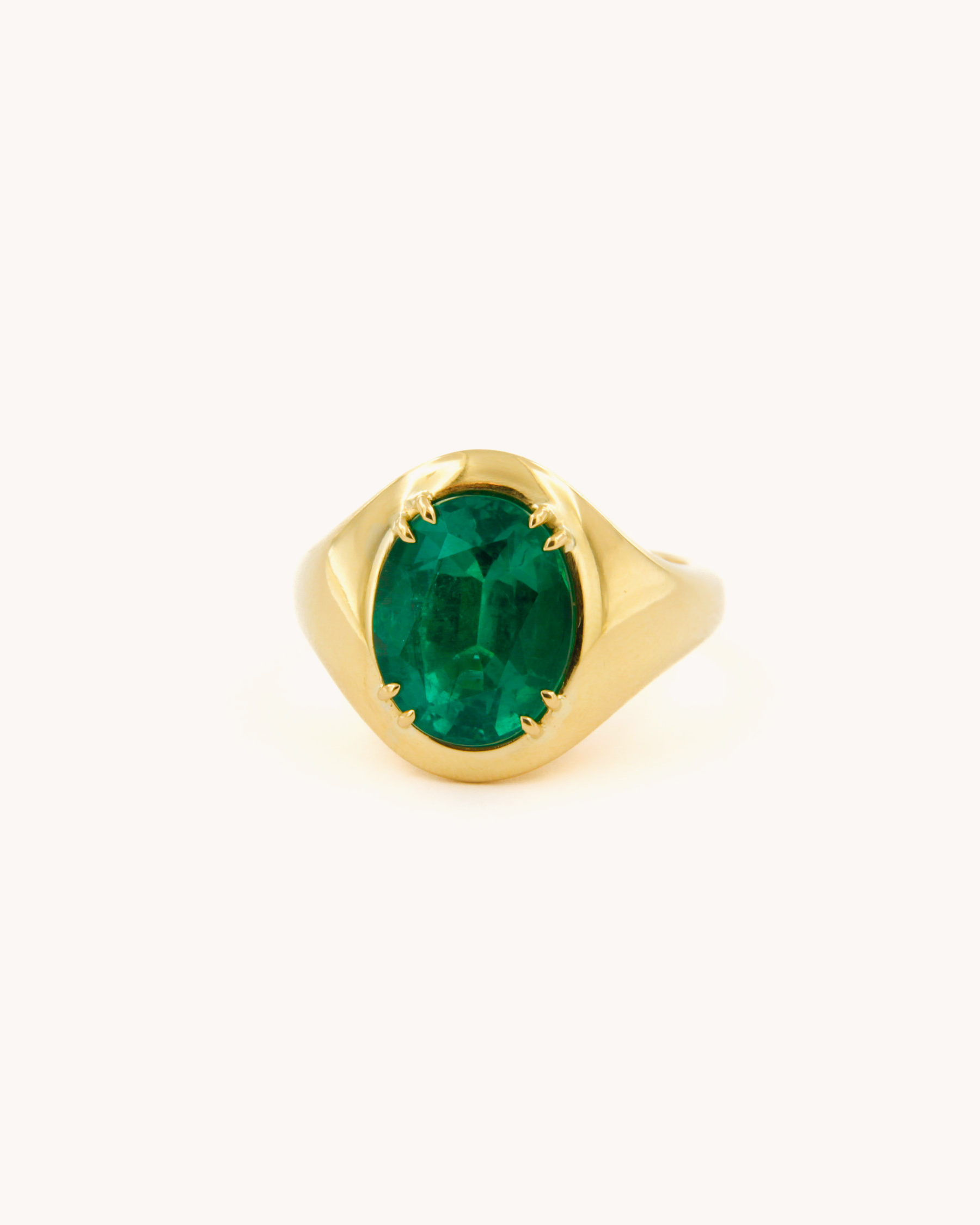Anello con smeraldo naturale dello Zambia 4,81ct taglio ovale in oro giallo 18 carati firmato Merù Gioielli
