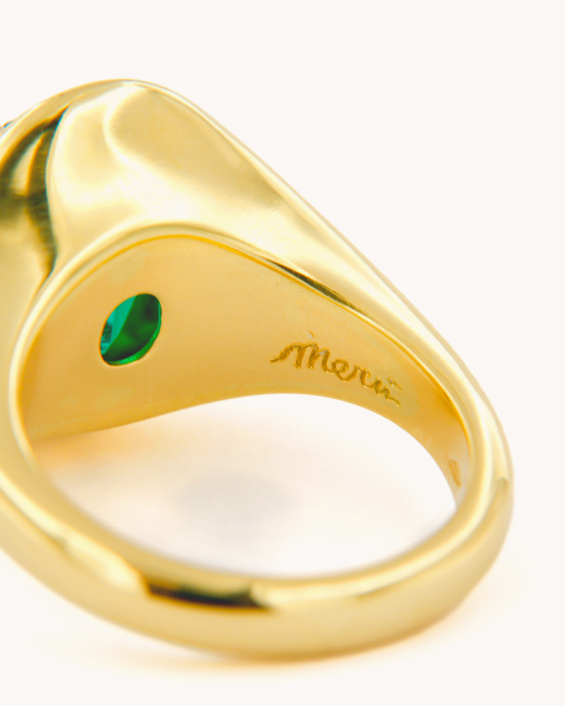 Anello con smeraldo naturale dello Zambia 4,81ct taglio ovale in oro giallo 18 carati firmato Merù Gioielli
