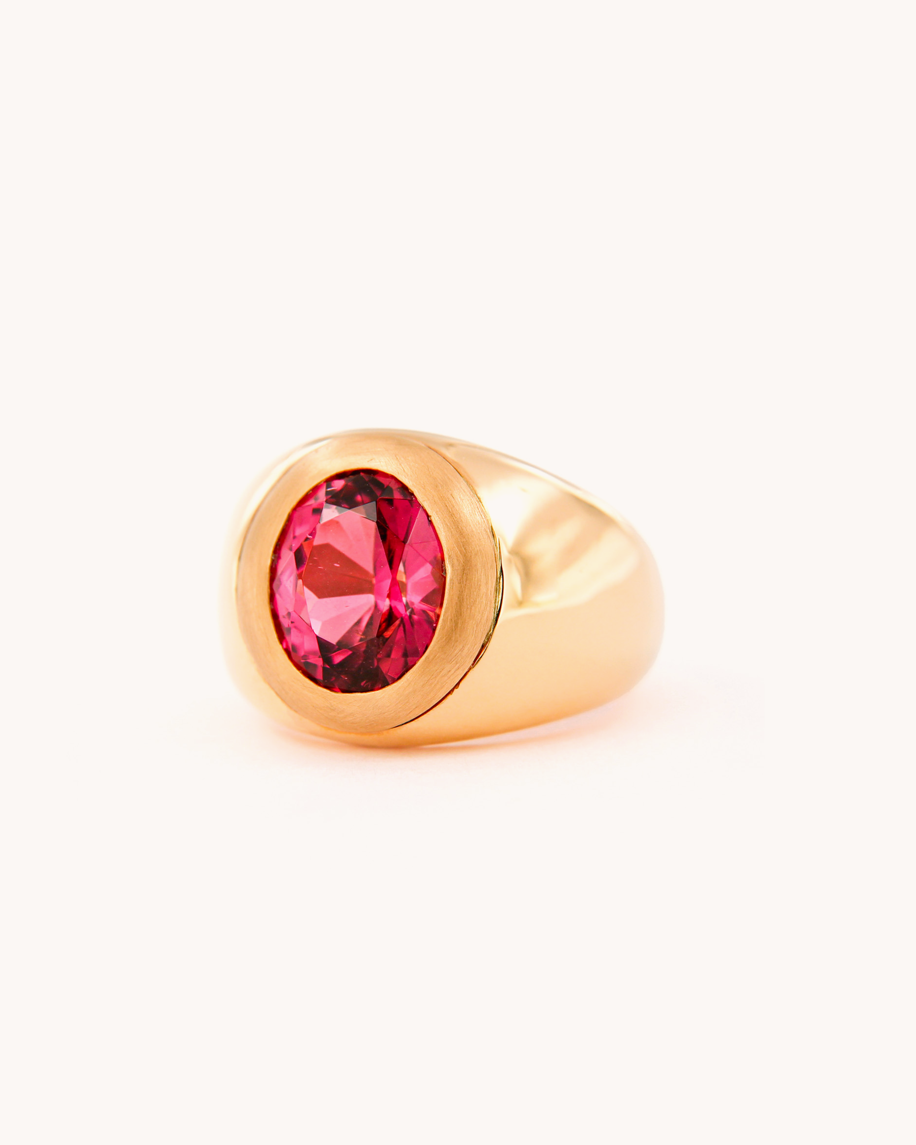Anello Tormalina Rosa in oro rosa 18 carati con tormalina rosa taglio ovale, Merù Gioielli
