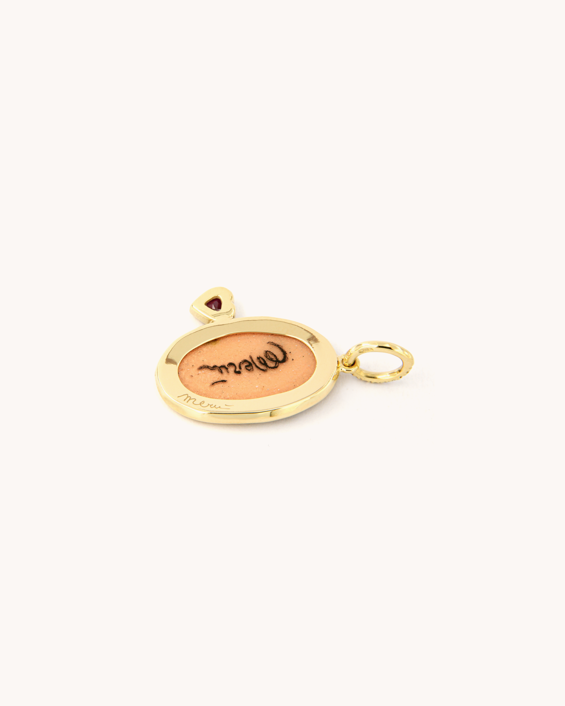 Ciondolo Cavallo Blu in oro giallo 18k con smalto a fuoco dipinto a mano, diamanti sull’anello e rubino a cuore