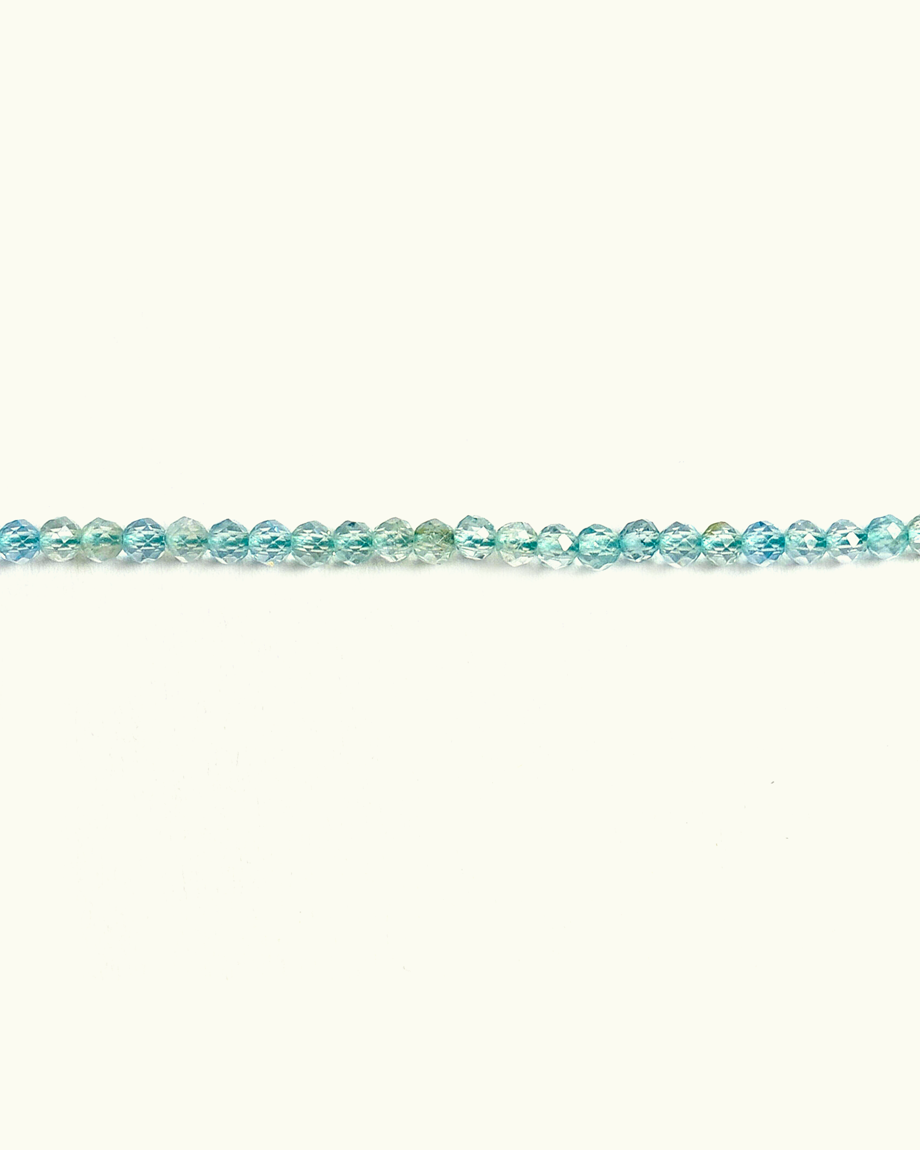 Collana Coloris Alba nell’Azzurro Limpido con perline di apatite azzurra e piastra in oro 18K smaltata a mano