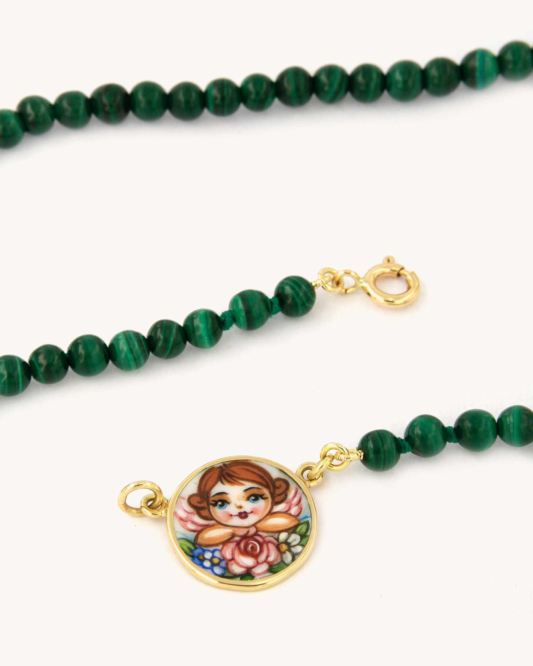 Collana Coloris Angelo in malachite con piastra dipinta a mano in smalto a fuoco