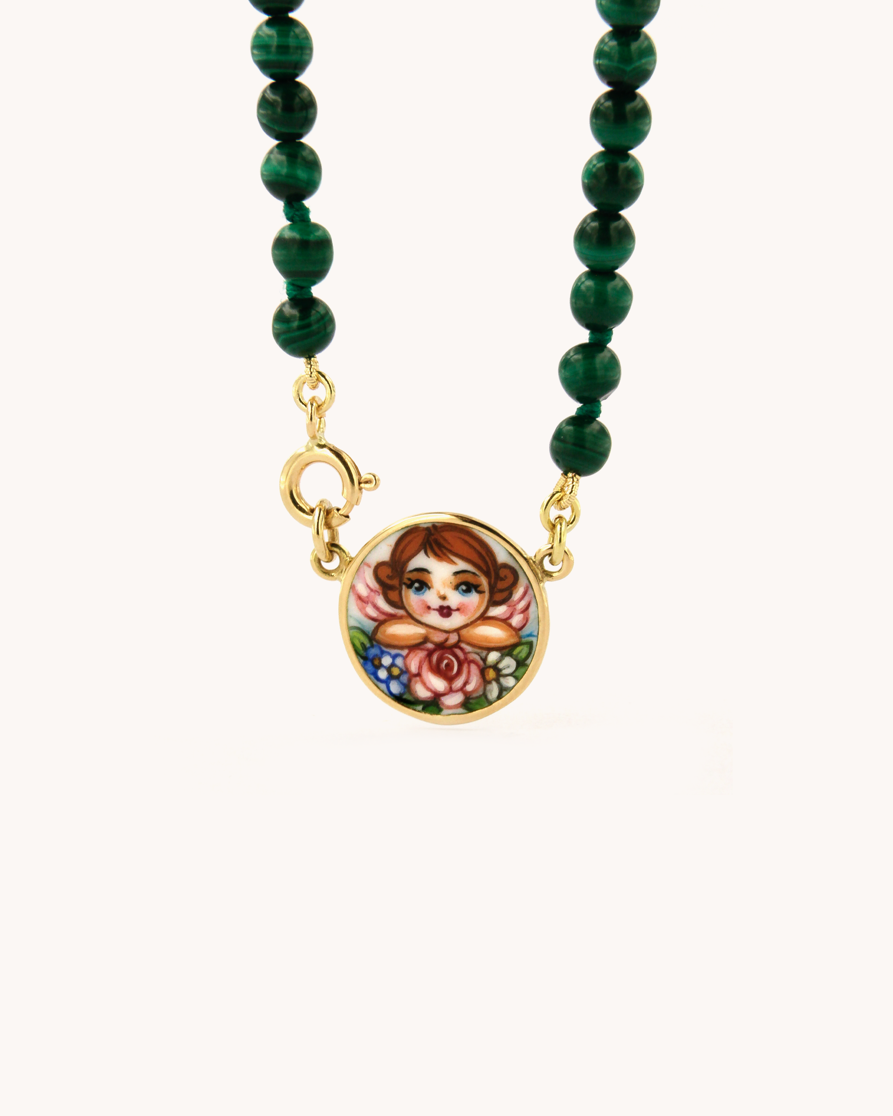 Collana Coloris Angelo in malachite con piastra dipinta a mano in smalto a fuoco, vista frontale