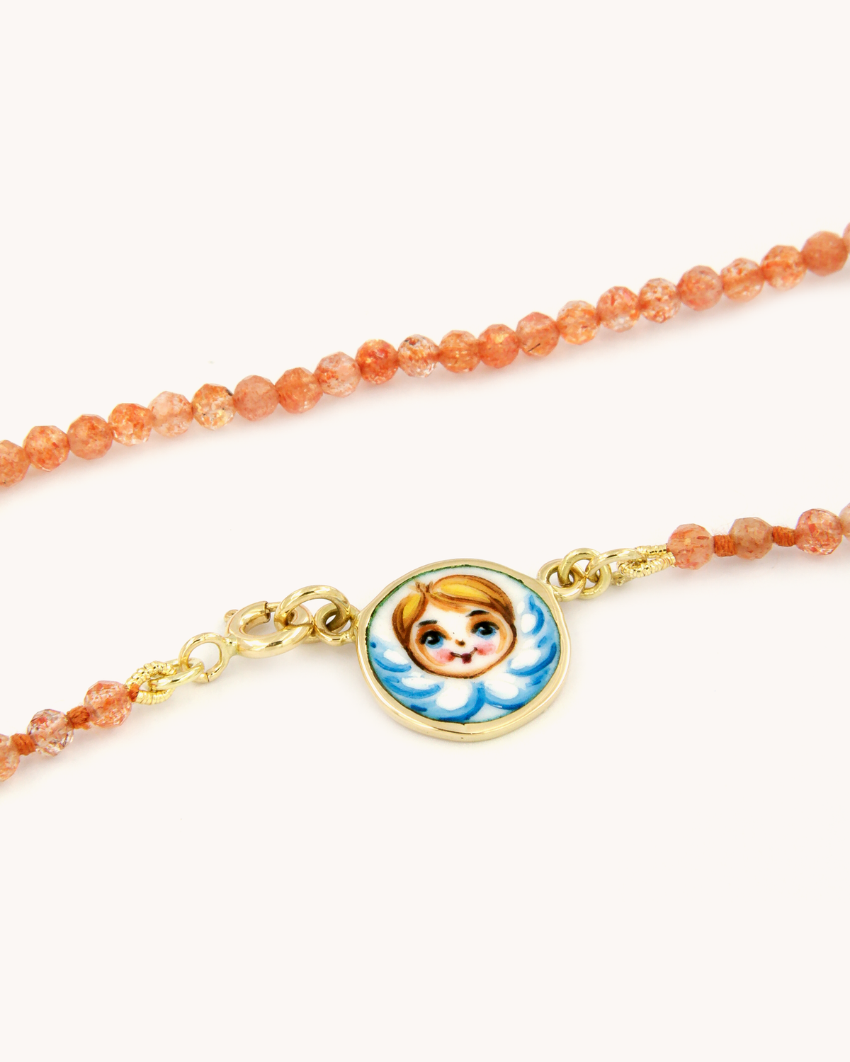 Collana Coloris Angelo nel Sole Dorato con perline di sunstone e angelo dipinto a mano in smalto a fuoco su oro giallo 18 carati