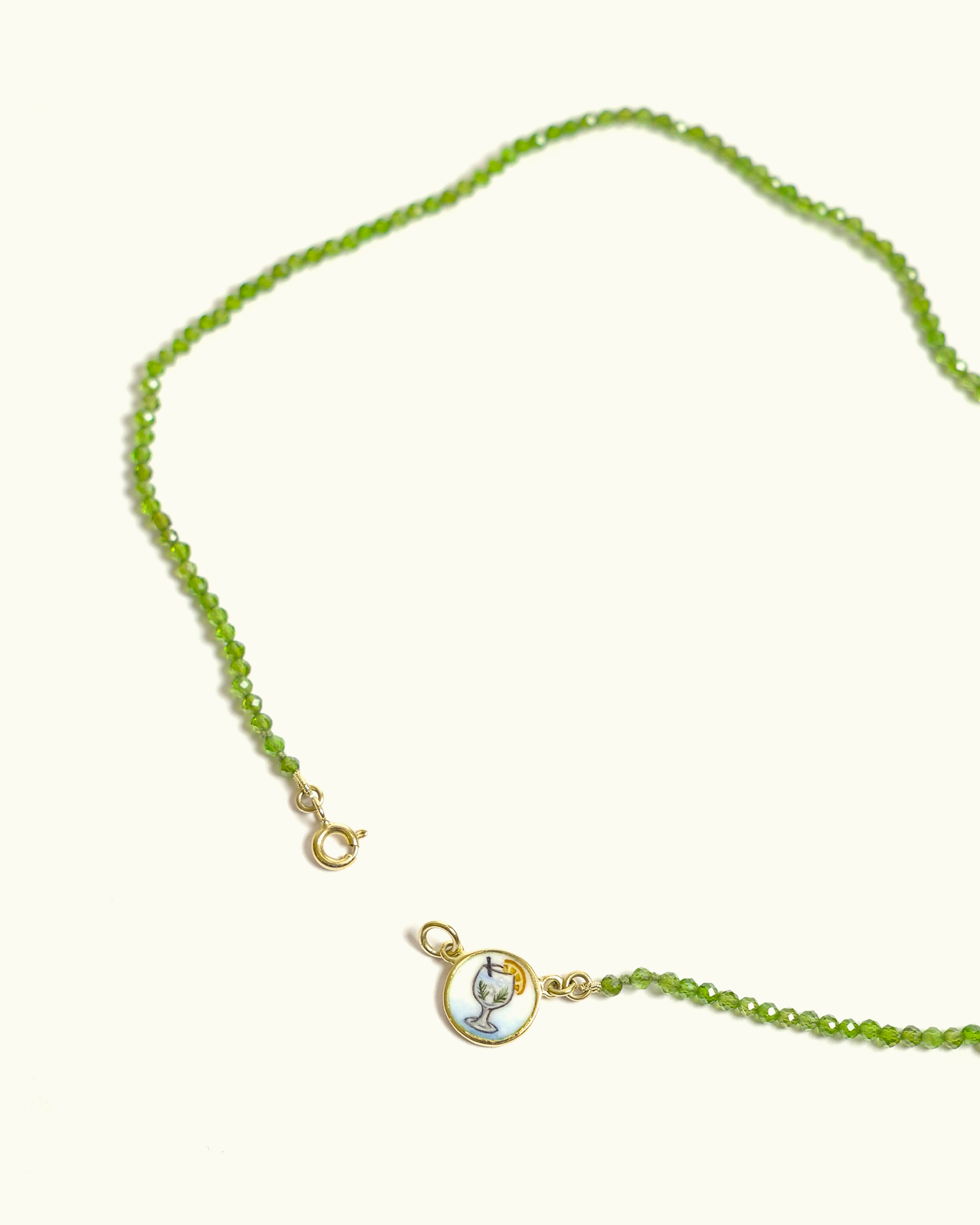 Collana Coloris in cromo diopside con piastra in oro giallo 18K e cocktail dipinto a mano in smalto a fuoco