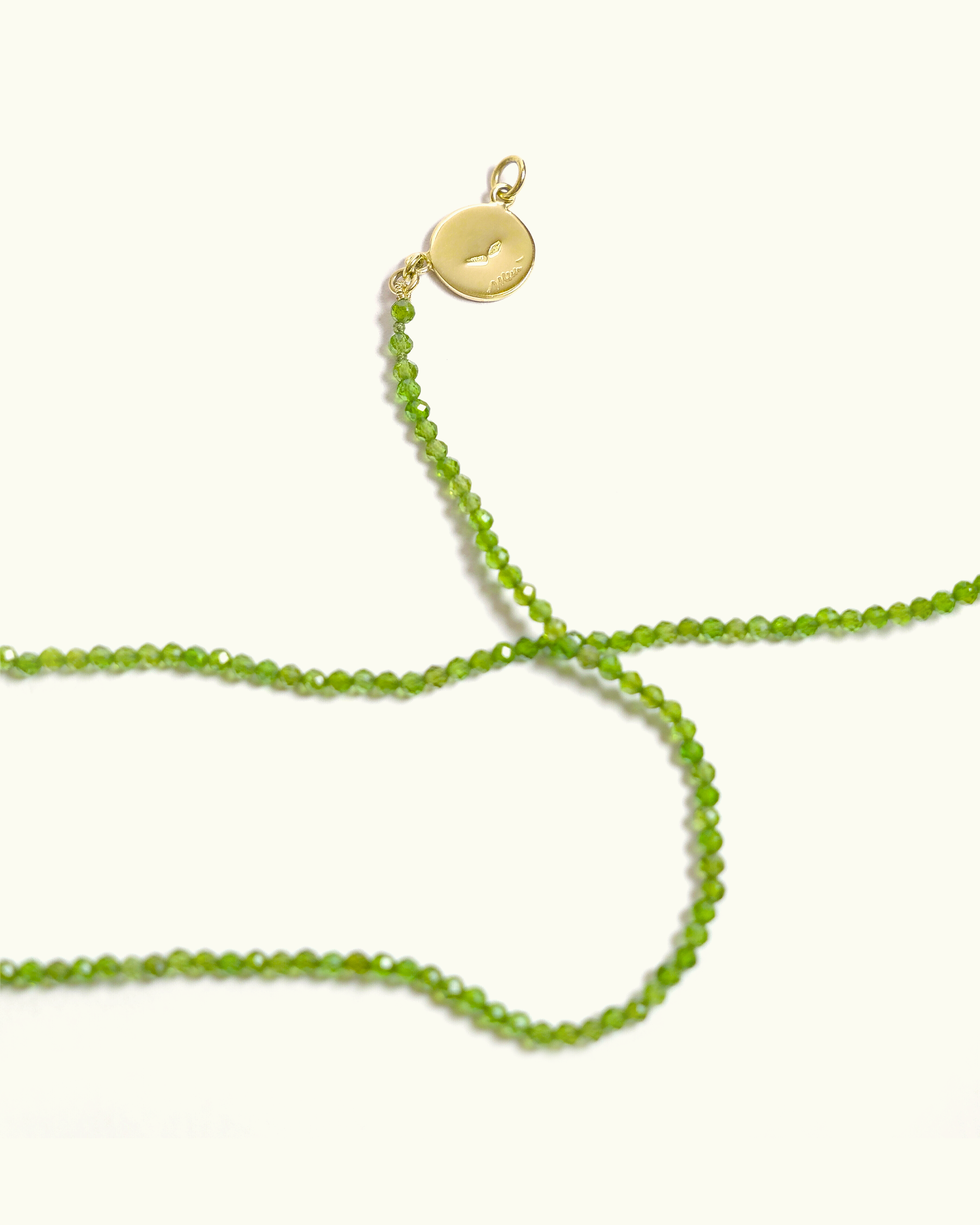 Collana Coloris in cromo diopside con piastra in oro giallo 18K e cocktail dipinto a mano in smalto a fuoco