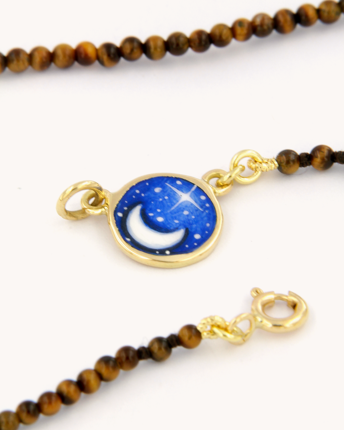 Collana Coloris Luna nel Crepuscolo Dorato con perline di occhio di tigre e Luna in Venere dipinta a mano in smalto a fuoco