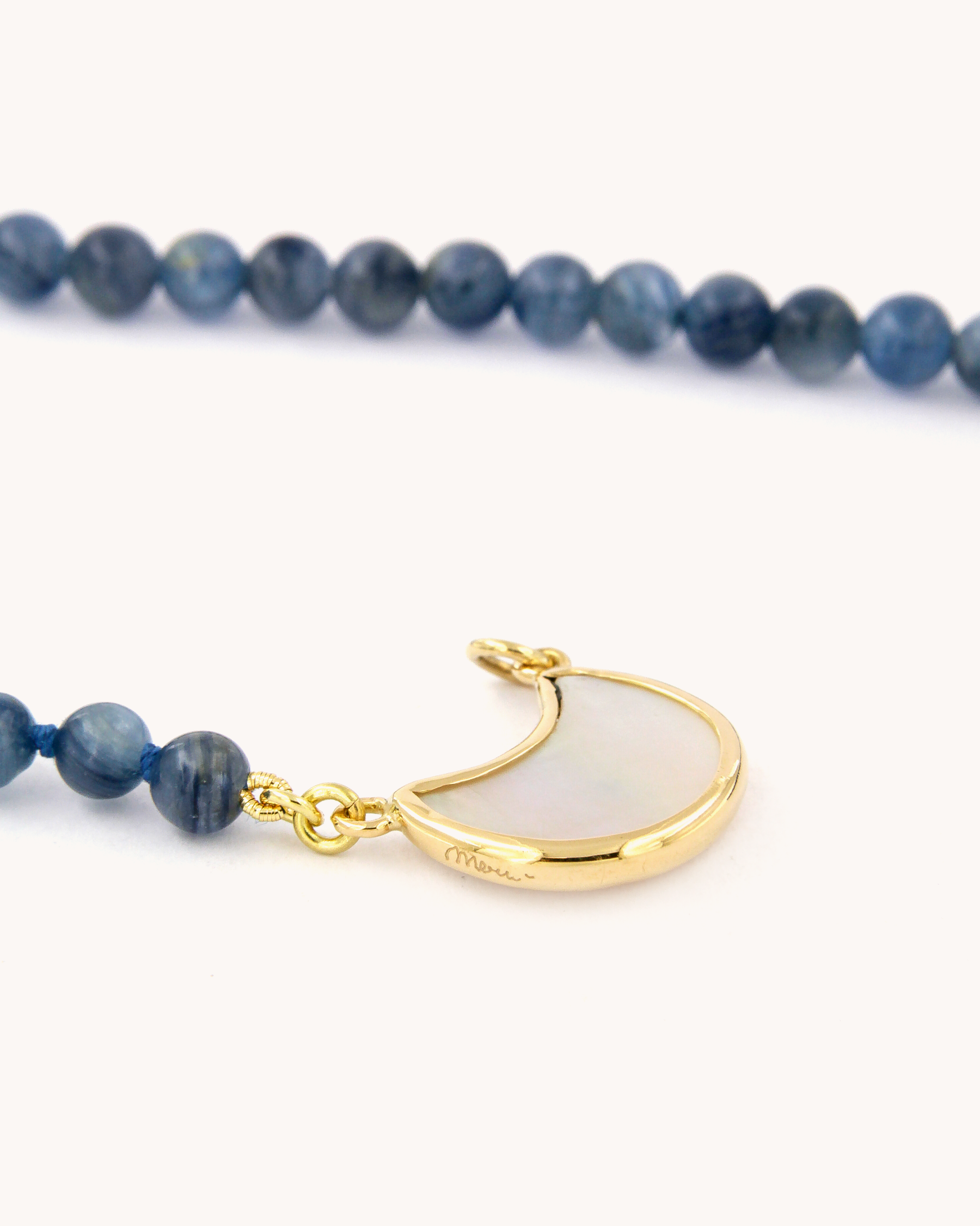 Collana Coloris con cianite, madreperla e Occhio Mistico dipinto a mano in smalto a fuoco.