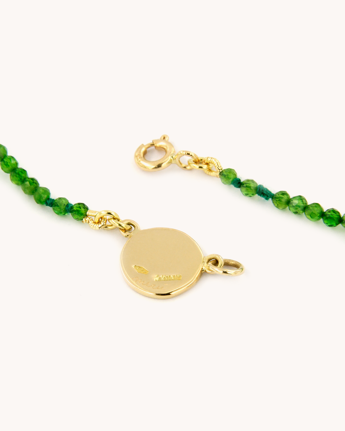 Collana Coloris Pansè nel Verde Bosco con perline di cromo diopside e viola del pensiero dipinta a mano in smalto a fuoco