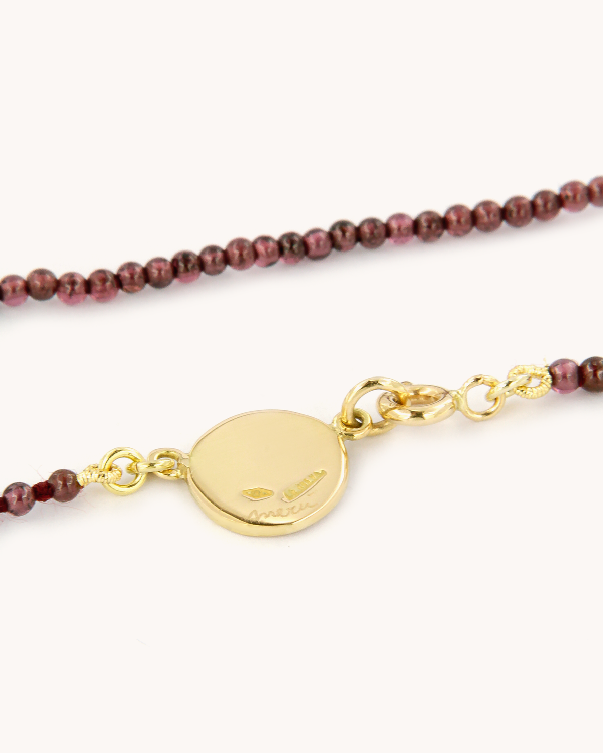 Collana Coloris Rosa nel Rosso Profondo con perline di granato e rosa dipinta a mano in smalto a fuoco su oro giallo 18 carati