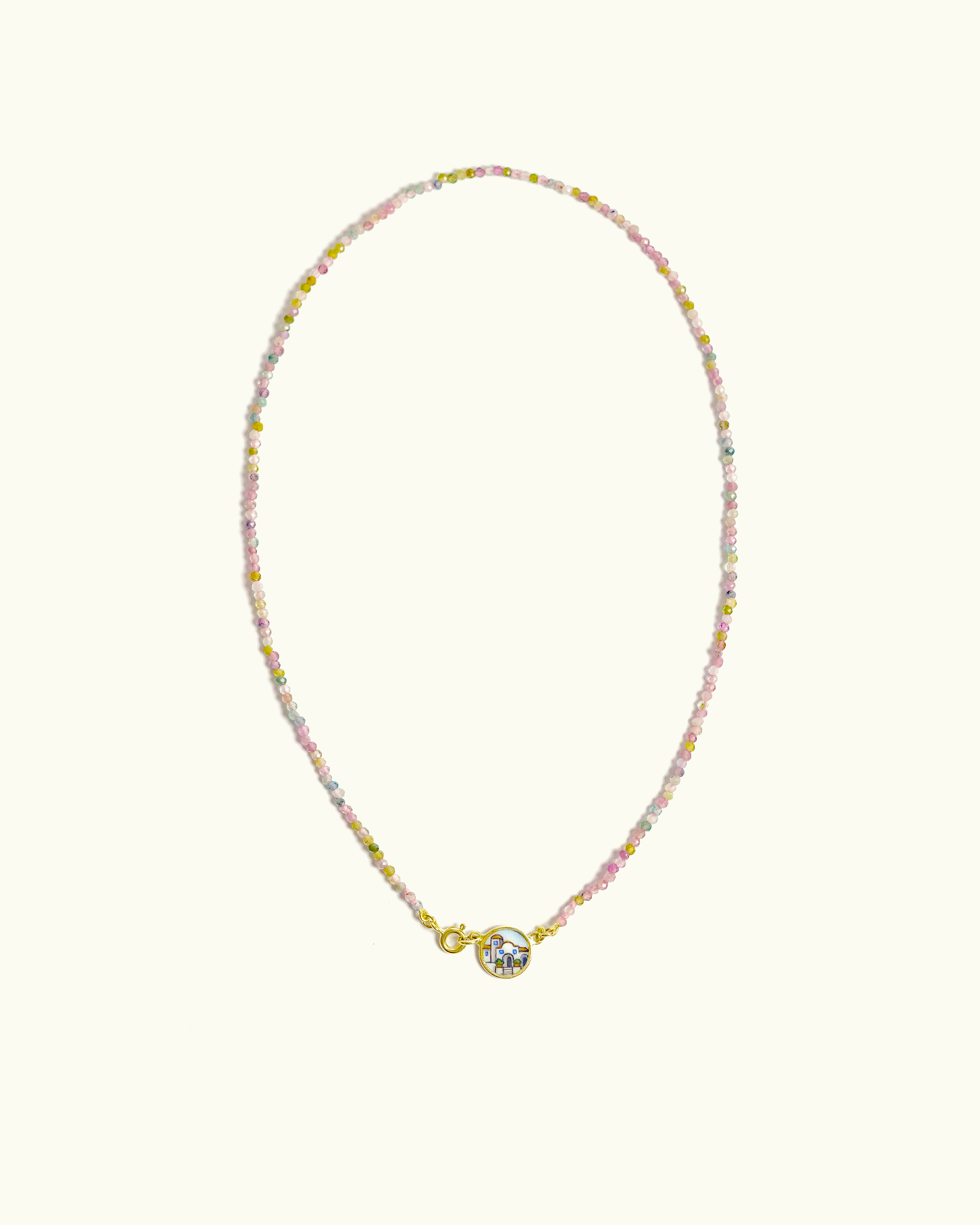 Collana Coloris in tormalina mista con piastra in oro giallo 18K e piazzetta di Porto Rafael dipinta a mano in smalto a fuoco
