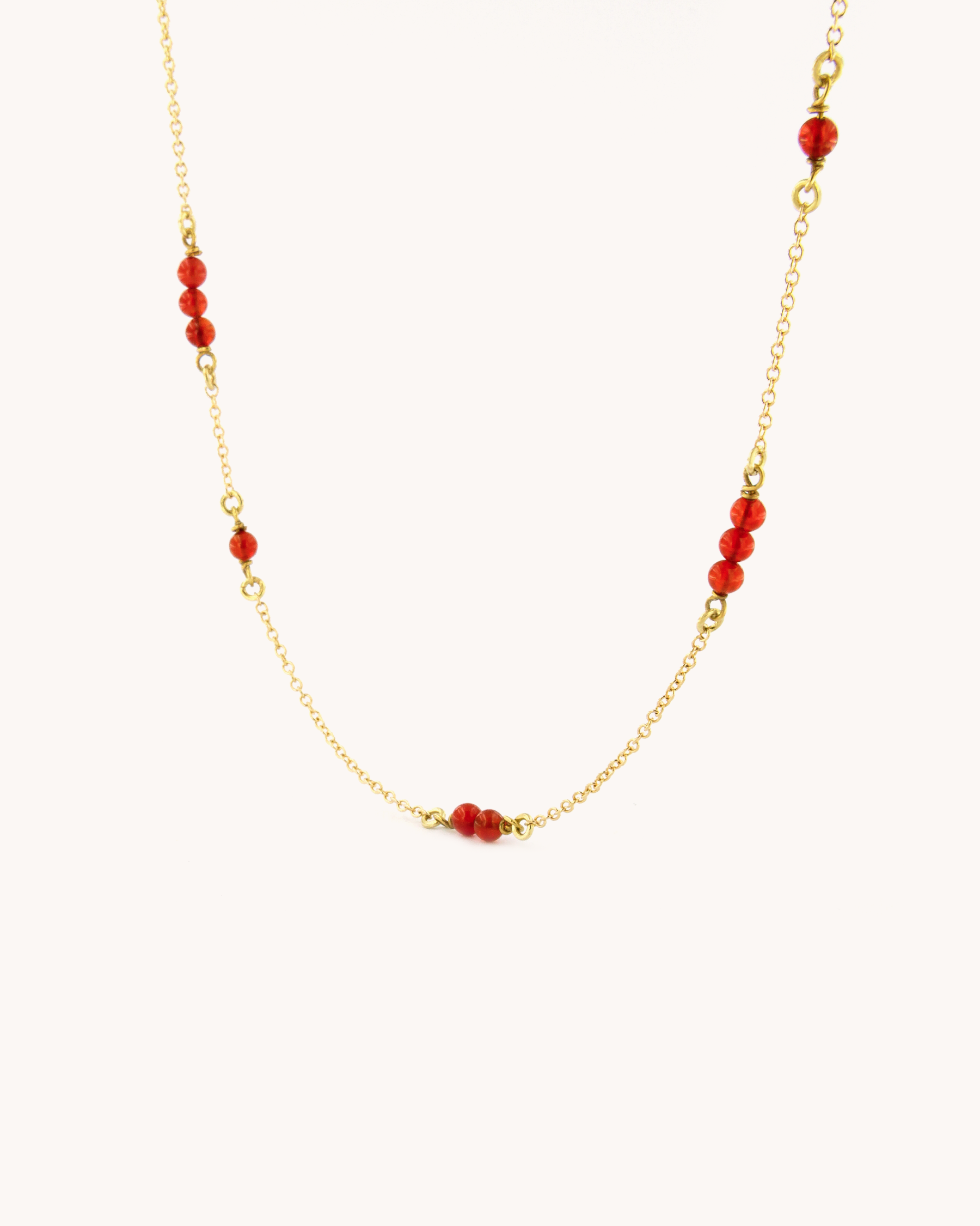 Collana in oro giallo 18 carati con perline di corniola