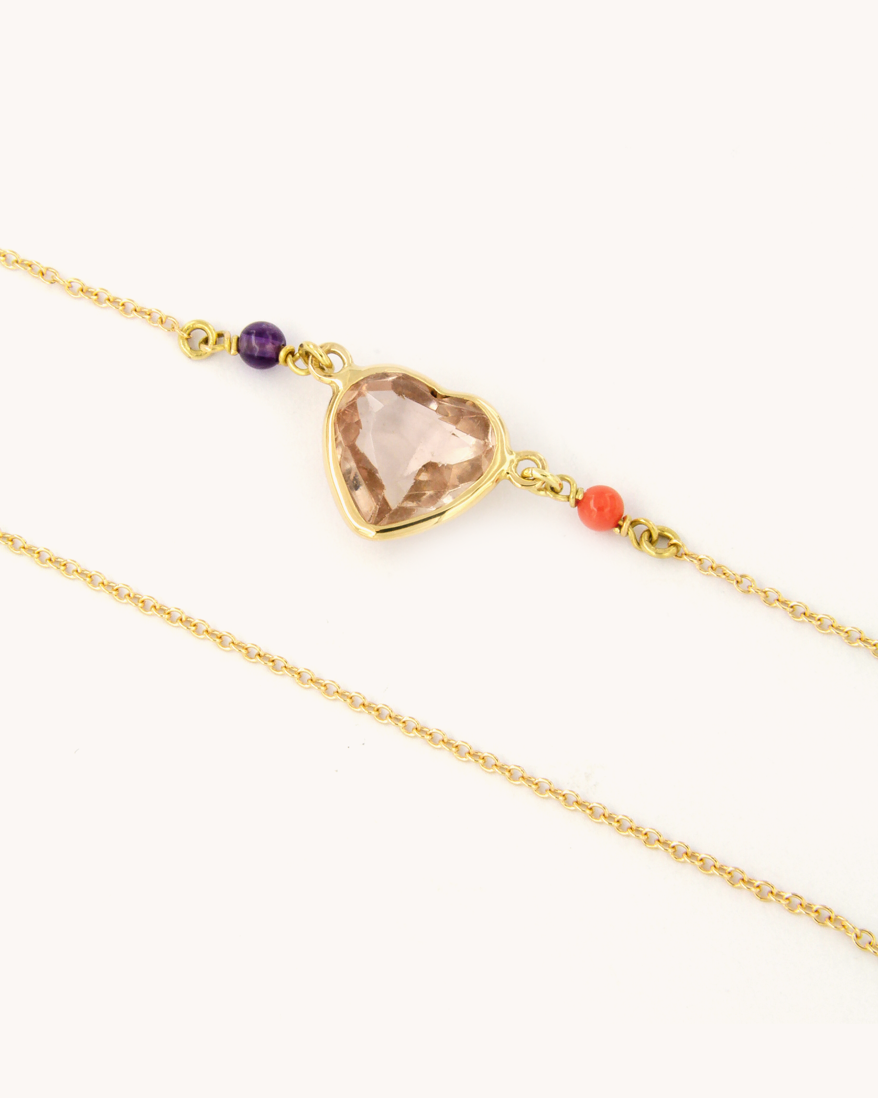 Collana Cuore in Quarzo Fumé in oro giallo 18 carati con perline di ametista e corallo rosso