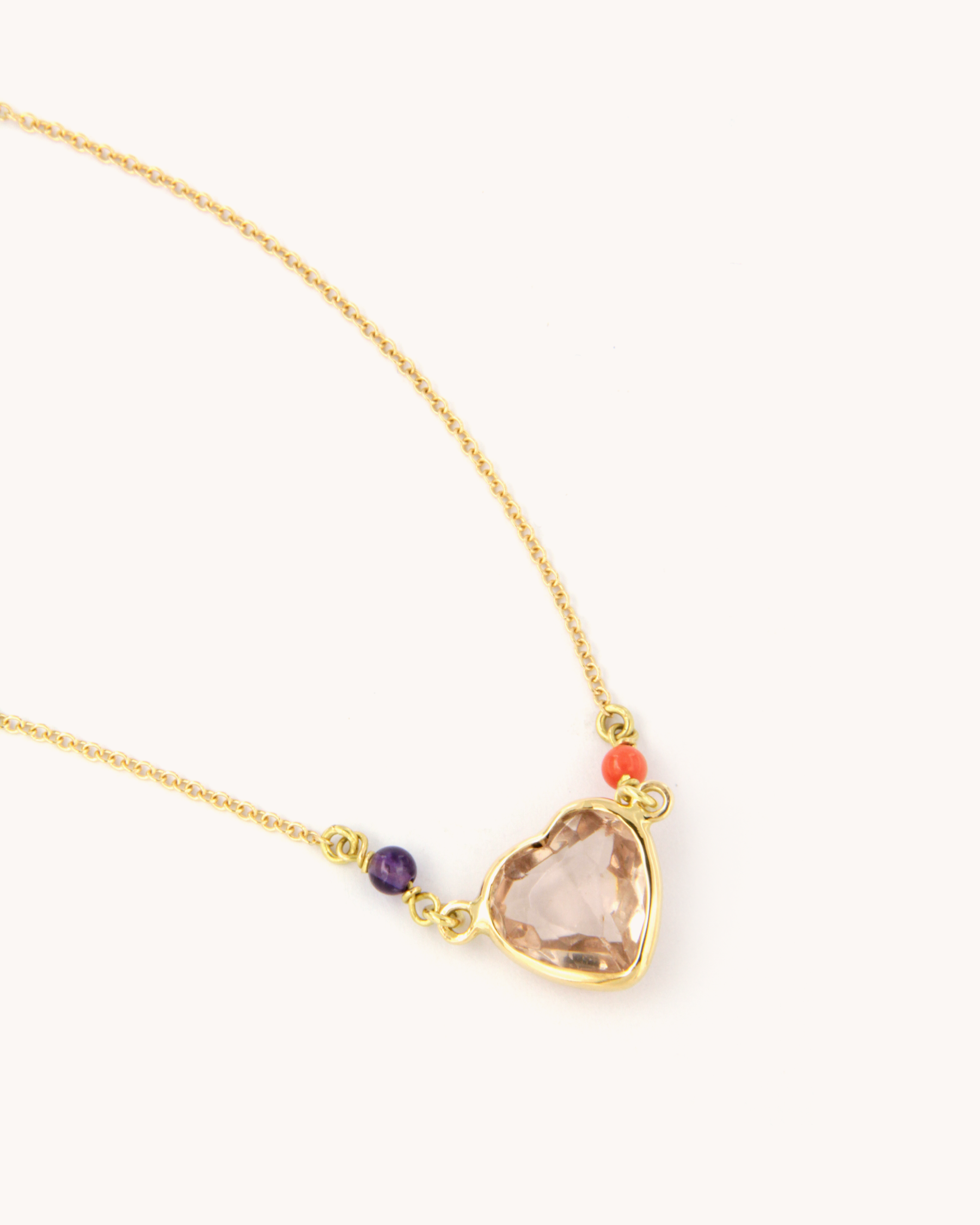 Collana Cuore in Quarzo Fumé in oro giallo 18 carati con perline di ametista e corallo rosso