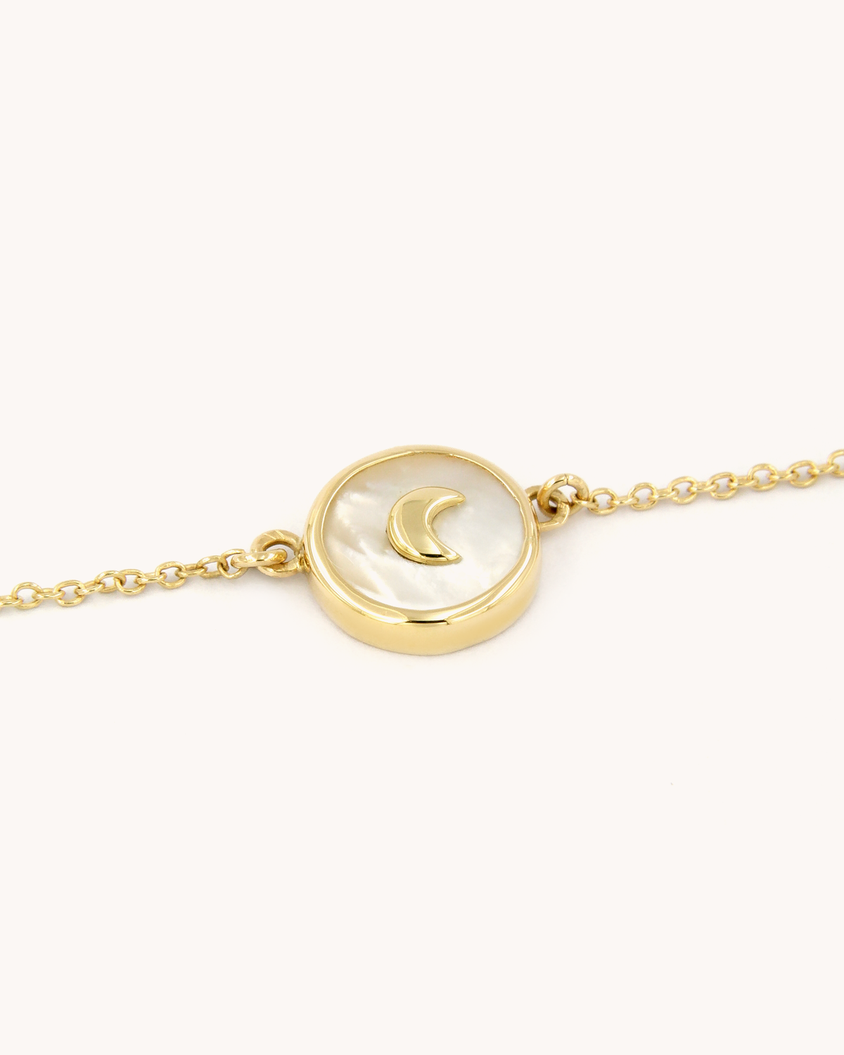 Collana Luna in oro giallo 18kt con ciondolo in madreperla – Merù Gioielli