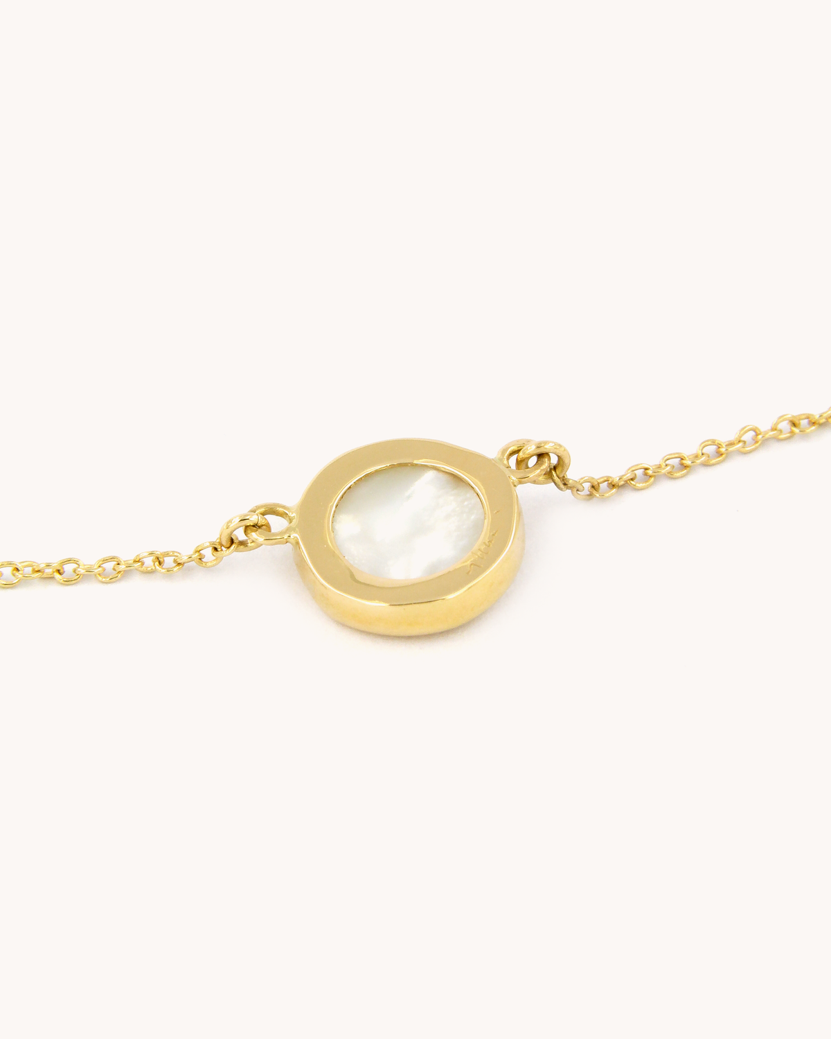 Collana Luna in oro giallo 18k con ciondolo in madreperla – Merù Gioielli