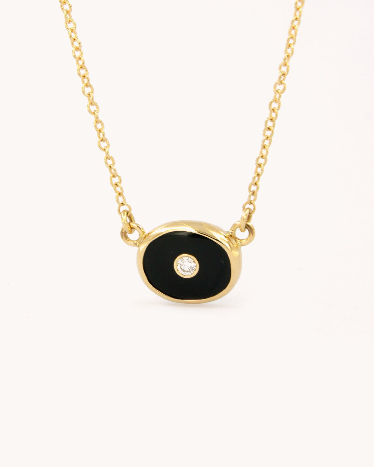 Collana in oro giallo 18 carati con onice e diamante
