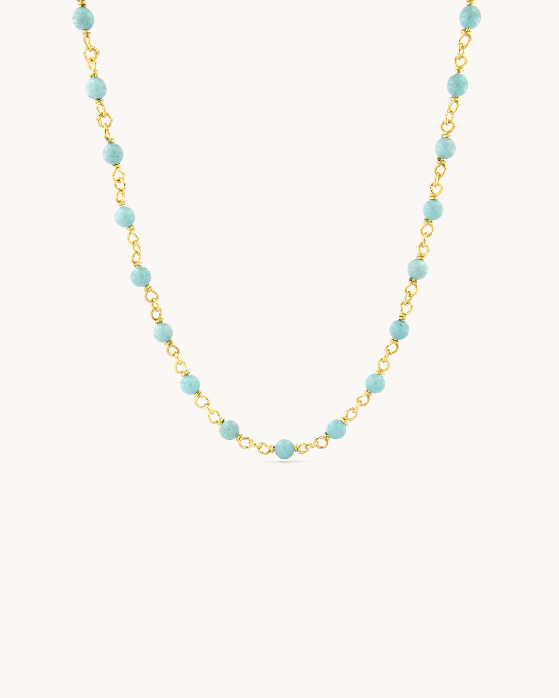 Collana in oro giallo 18 carati ,impreziosita da perline in pasta di turchese.