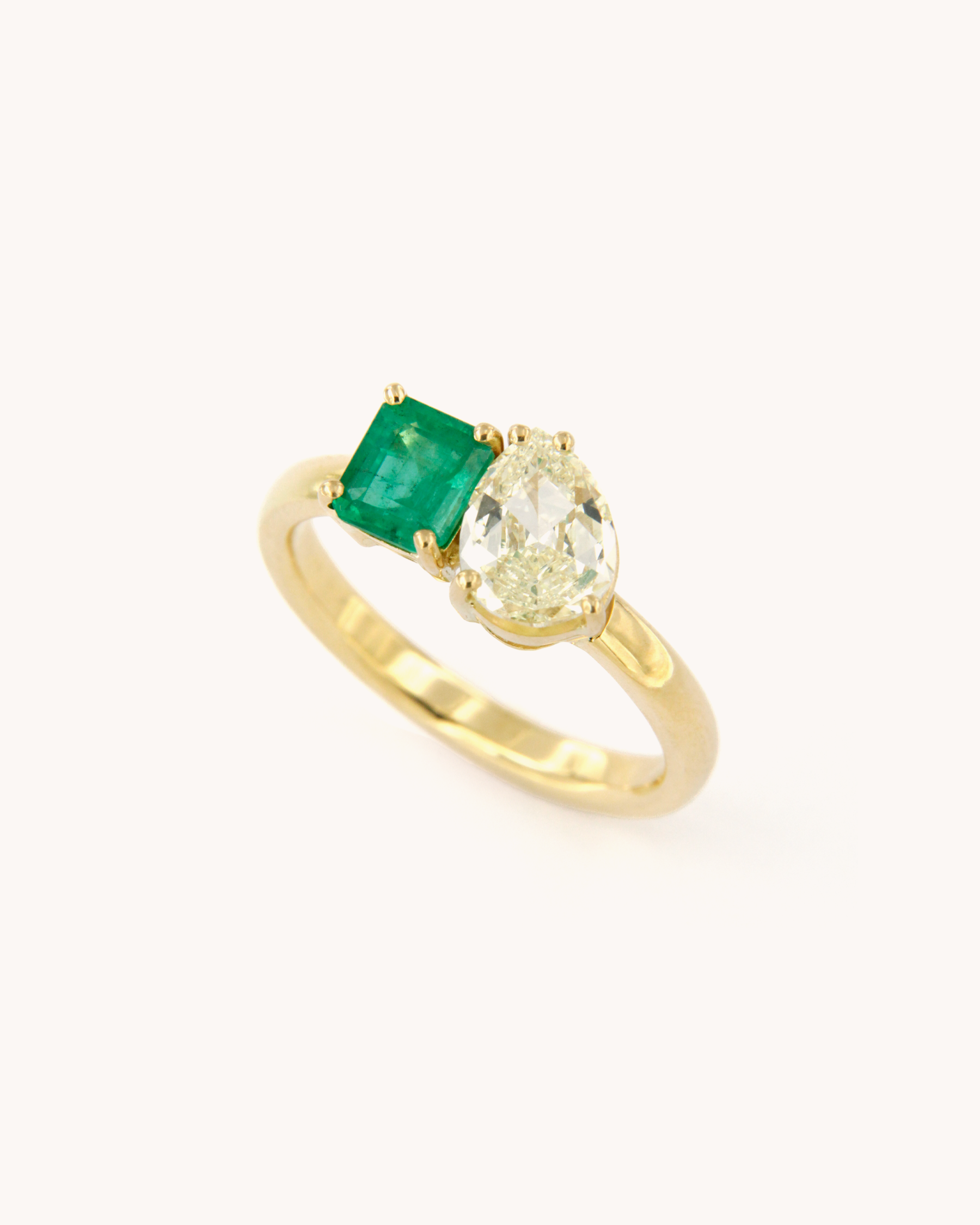 Elegant 18k yellow gold ring featuring a square Zambian emerald and pear-cut diamond