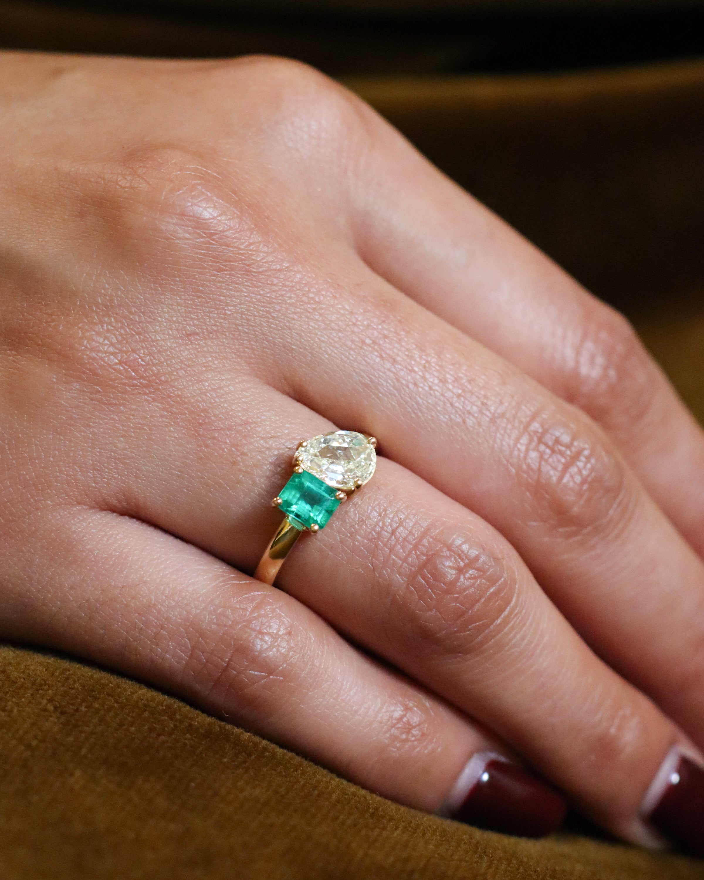 Elegant 18k yellow gold ring featuring a square Zambian emerald and pear-cut diamond