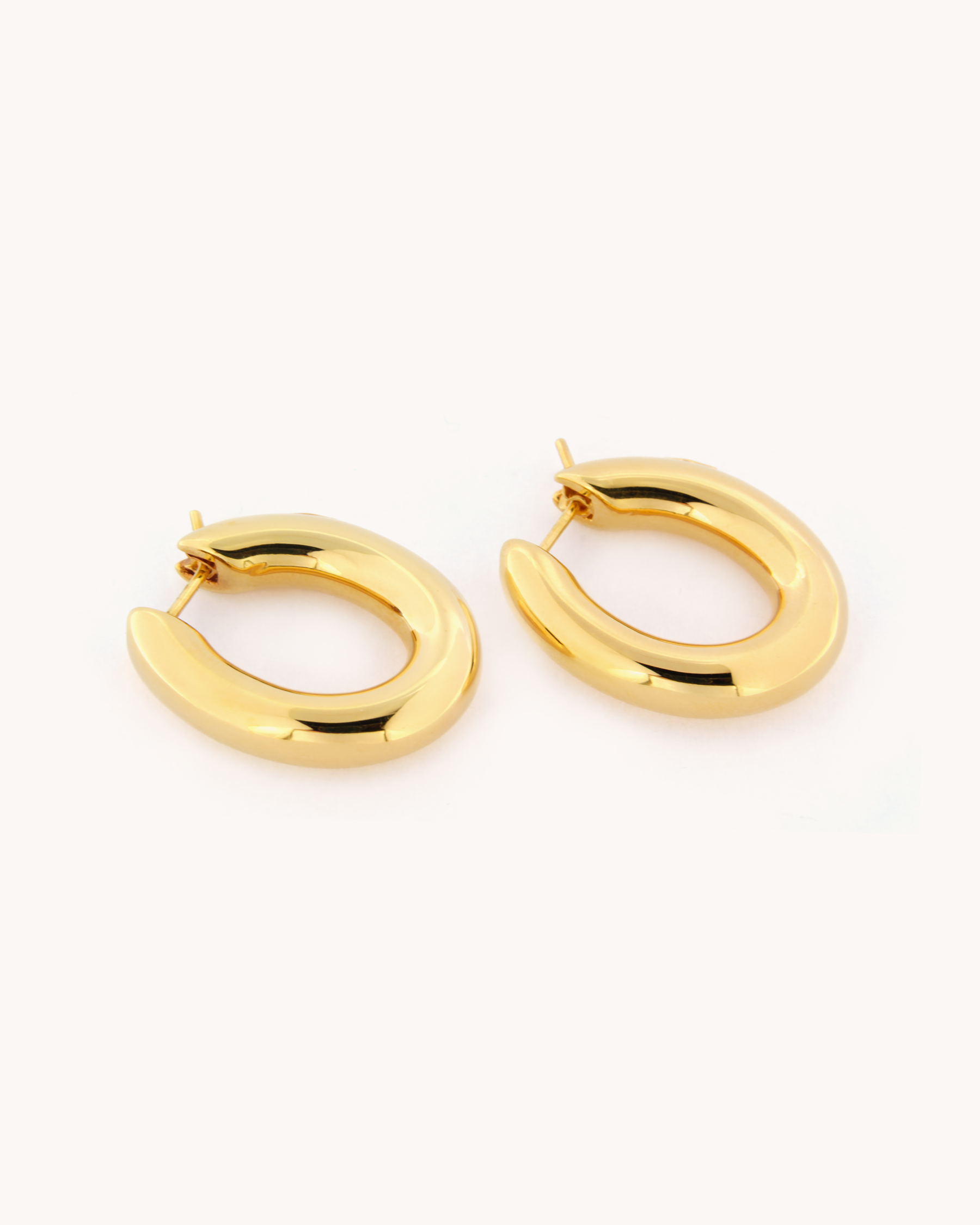 Orecchini a cerchio bombati ovali in oro giallo 18 carati con chiusura a perno